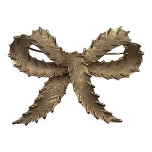 Crown Trifari Large Ribbed Gold Tone Bow Brooch Signed Vintage Costume Jewelry